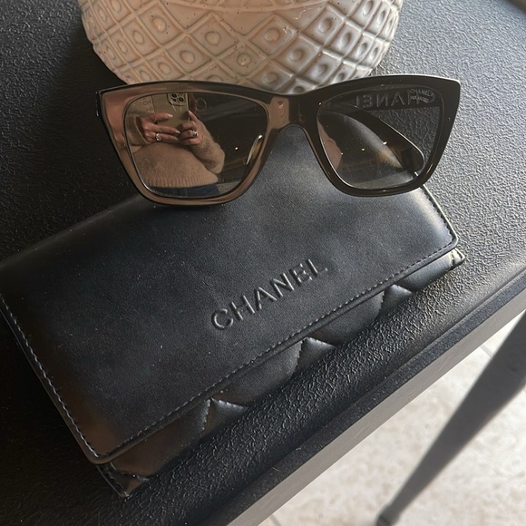 CHANEL SUNGLASSES AND LEATHER CASE !! Authentic Chanel polarized sunglasses - Picture 6 of 11